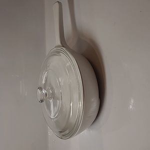 Corningware mw-83-B 6 3/4" made in USA  w/ pyrex lid